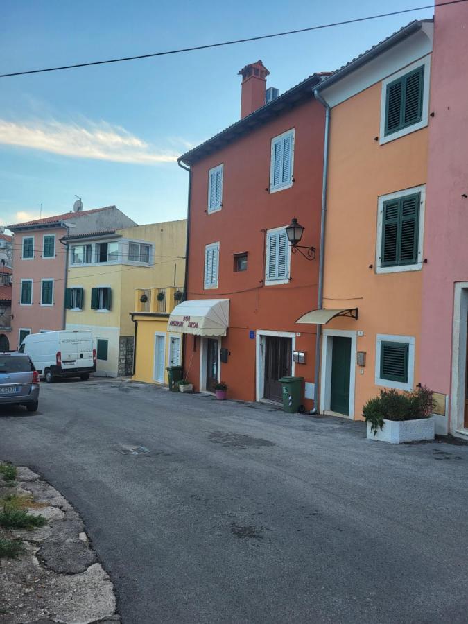 Apartment Babbo Ровин Екстериор снимка