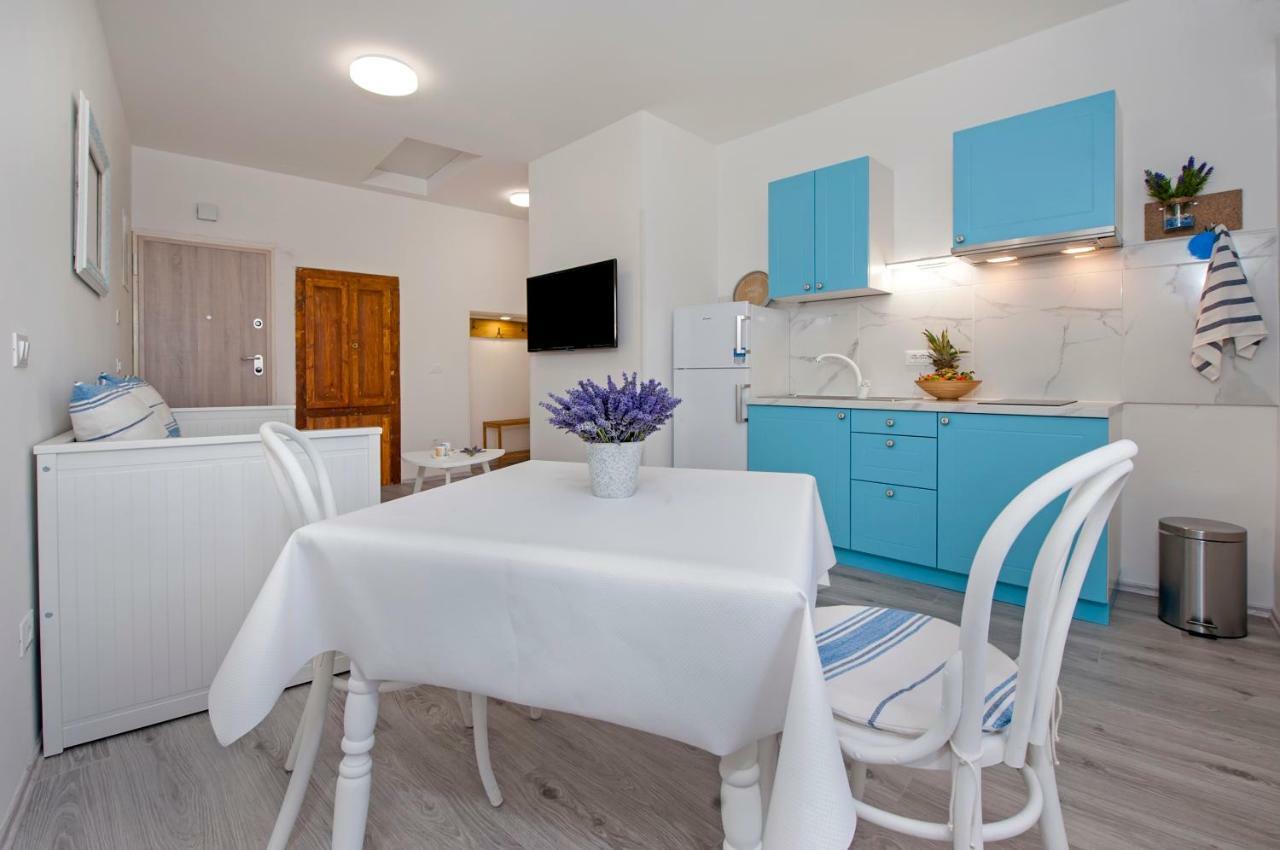 Apartment Babbo Ровин Екстериор снимка
