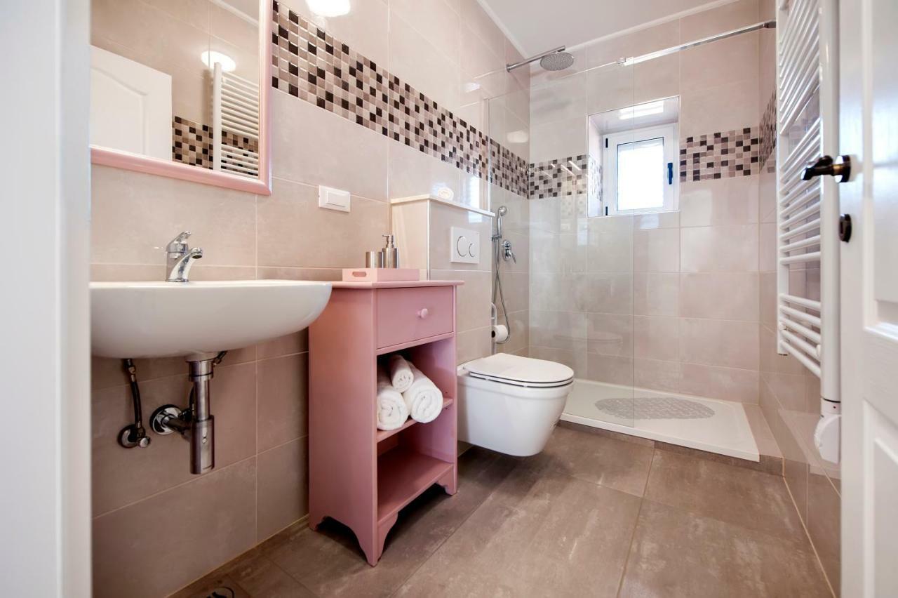 Apartment Babbo Ровин Екстериор снимка